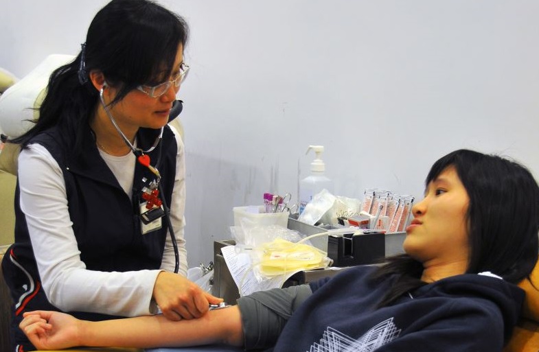 Image: Pre-donation blood pressure check