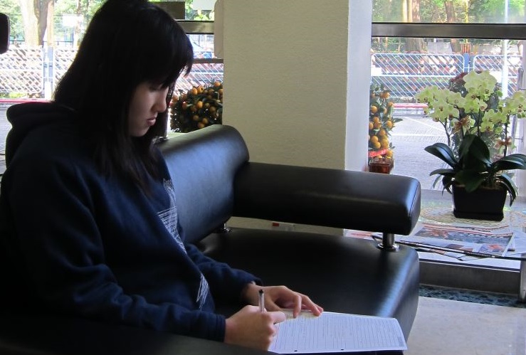 Image: Filling in the Blood Donation Registration form