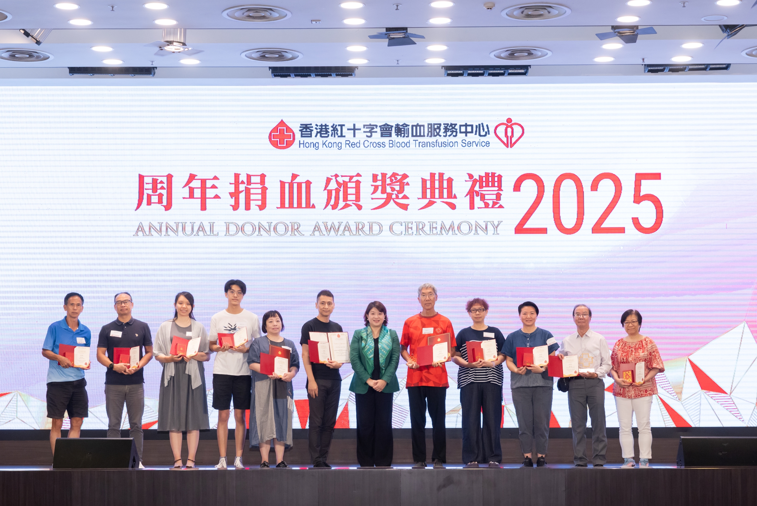 The Hong Kong Red Cross Blood Transfusion Service (BTS) today (June 14) held its Annual Donor Award Ceremony to commend outstanding regular blood donors. Photo shows the Under Secretary for Health, Dr Libby Lee (seventh left), presenting awards to outstanding blood donors. Image: The Hong Kong Red Cross Blood Transfusion Service (BTS) today (June 14) held its Annual Donor Award Ceremony to commend outstanding regular blood donors. Photo shows the Under Secretary for Health, Dr Libby Lee (seventh left), presenting awards to outstanding blood donors.